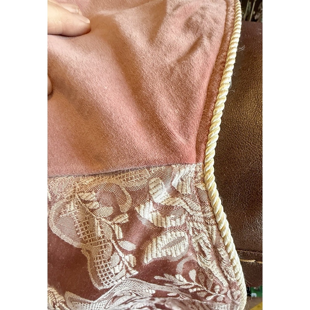 Beautiful Rose And White Velvet Damask Tree Skirt 48" Christmas Holiday Decor - Picture 6 of 8